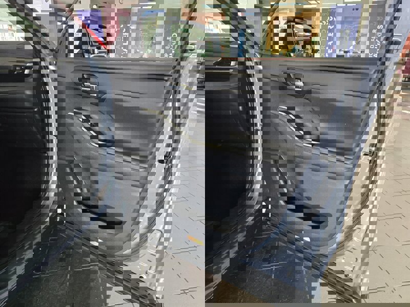 Used 2021 Toyota Highlander XLE image 13