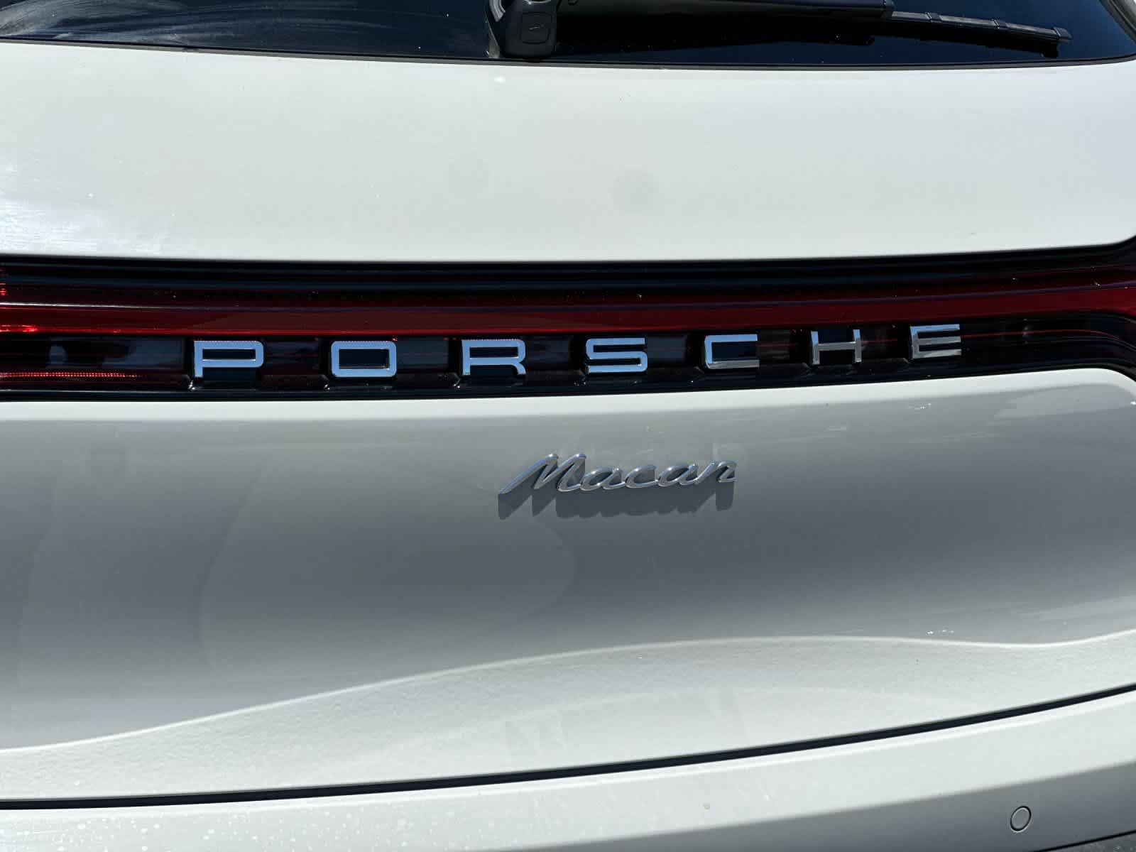 Certified 2025 Porsche Macan AWD/4WD image 31