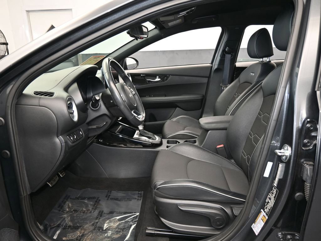 Used 2024 Kia Forte GT-Line image 11