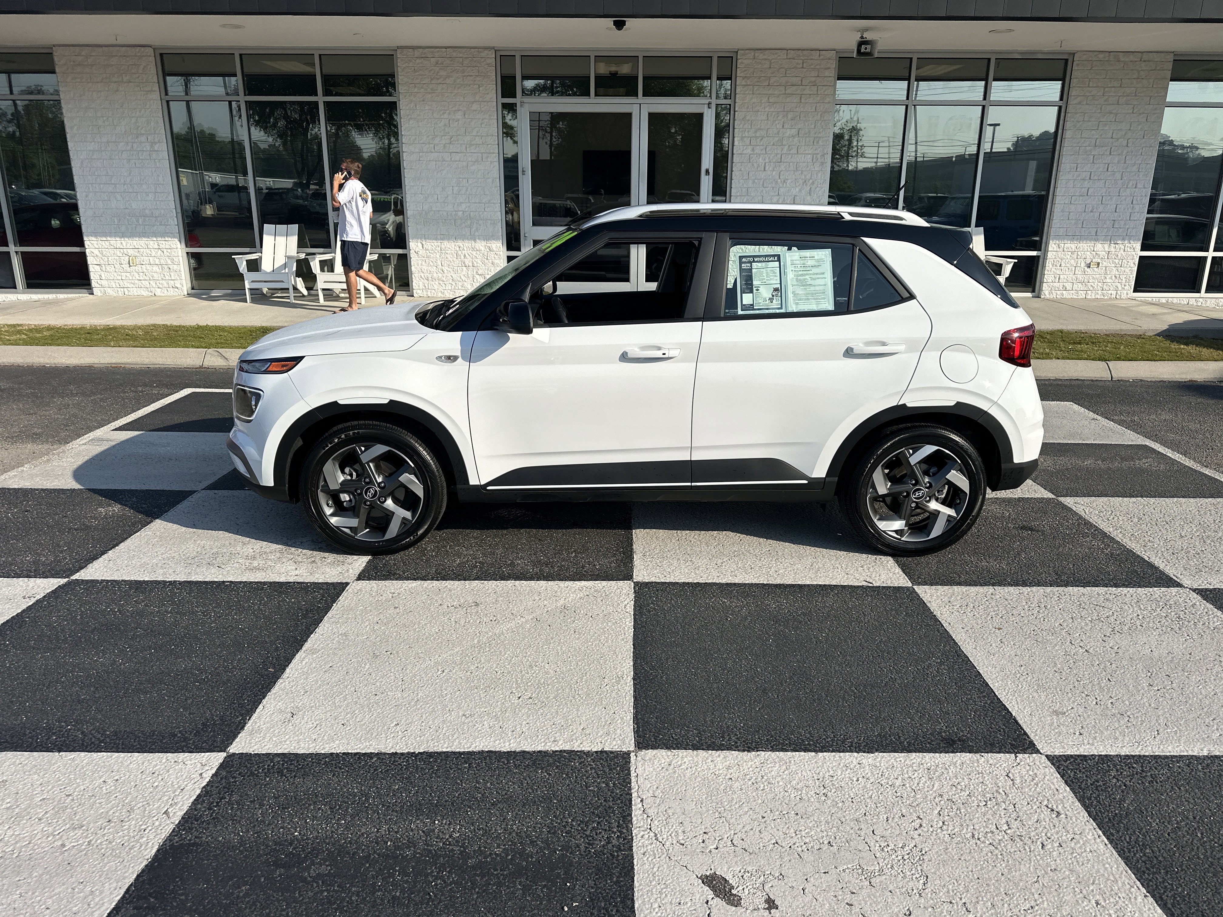 Used 2024 Hyundai Venue Limited image 1