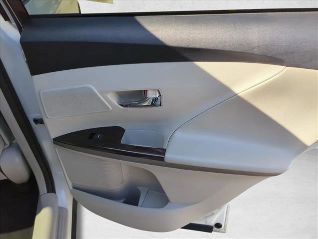 Used 2010 Toyota Venza FWD image 26