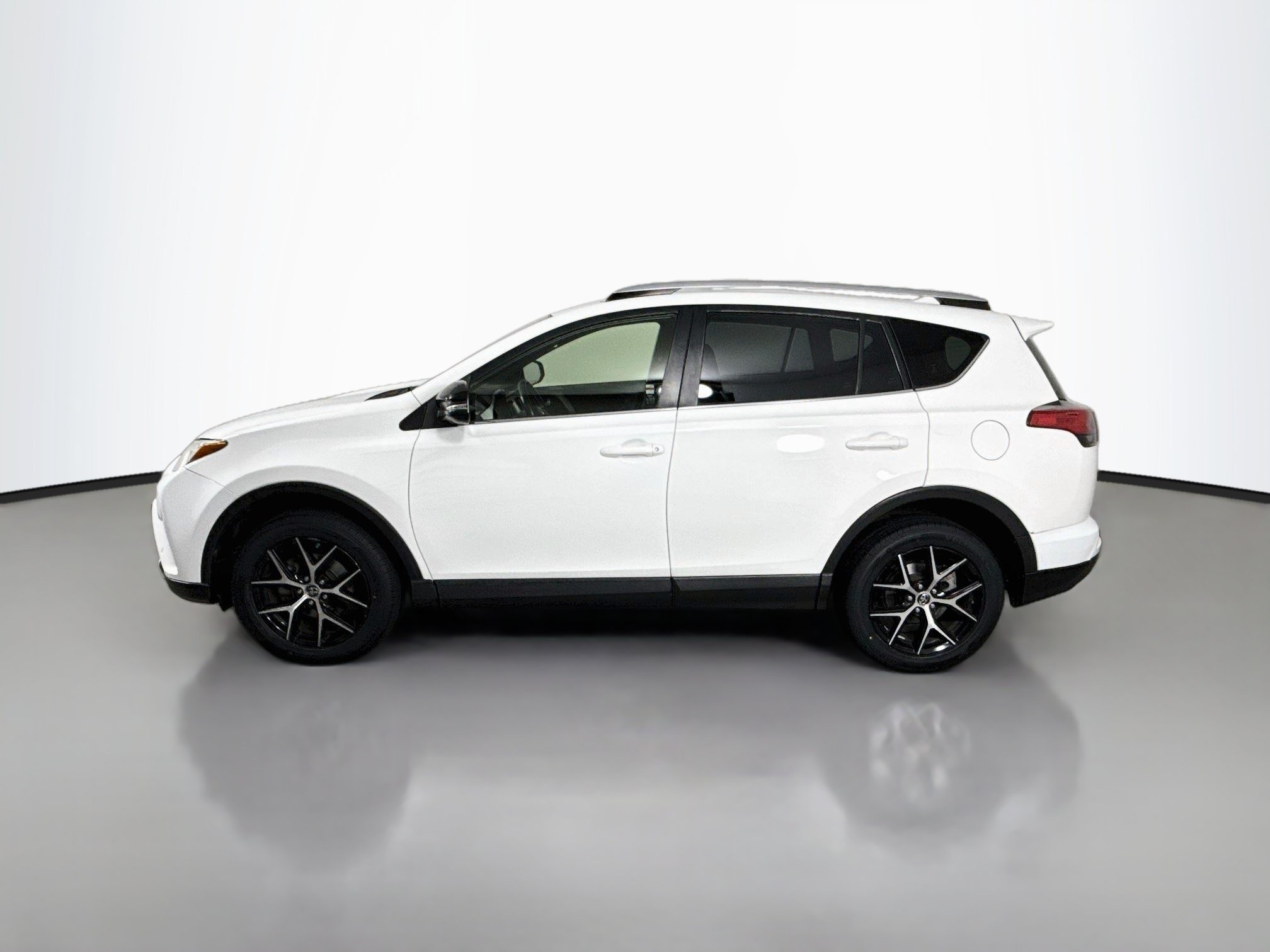 Used 2016 Toyota RAV4 SE w/ Advanced Technology Package AWD/4WD image 4