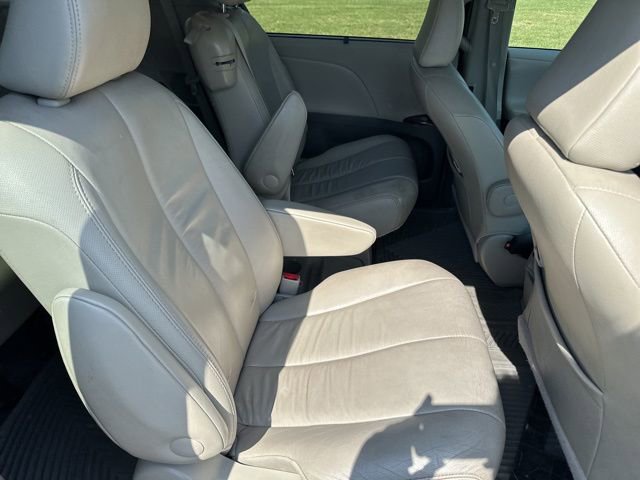 Used 2013 Toyota Sienna XLE FWD image 23