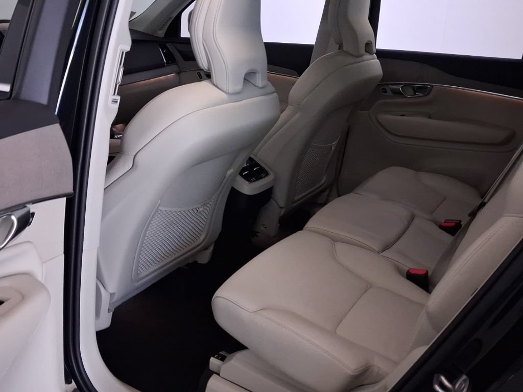Certified 2025 Volvo XC90 B6 Plus w/ Protection Package Premier AWD/4WD image 19