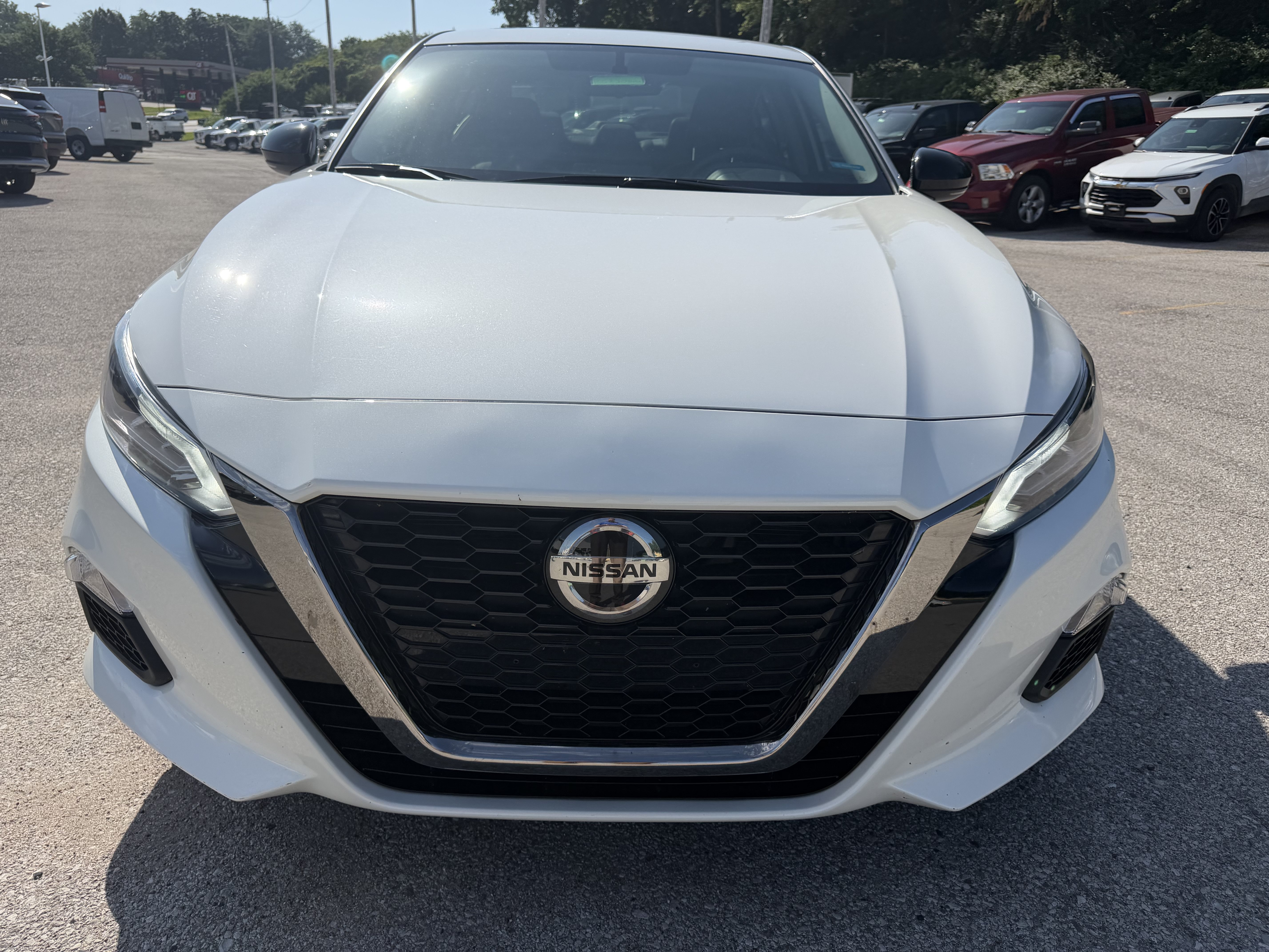 Used 2019 Nissan Altima 2.5 SR w/ SR Premium Package FWD image 2