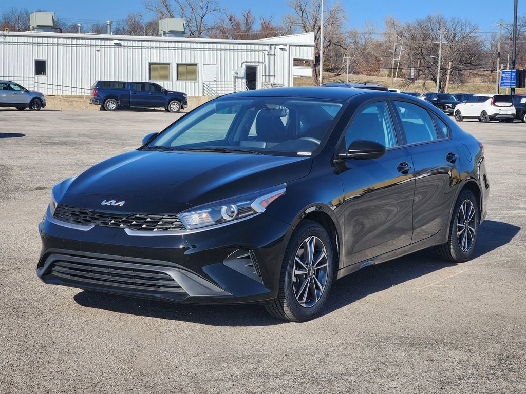 Used 2024 Kia Forte LXS image 3