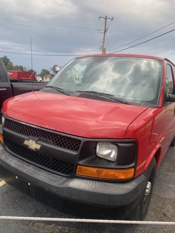 Used 2010 Chevrolet Express 3500 RWD image 3