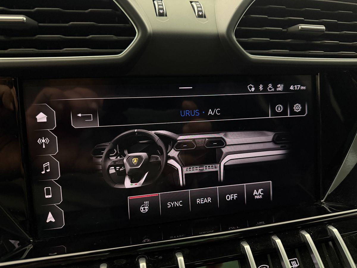 Used 2021 Lamborghini Urus AWD/4WD image 43