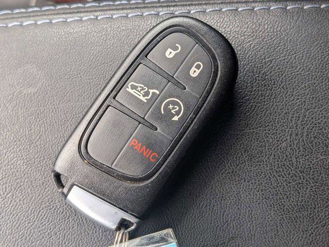Certified 2019 Jeep Cherokee Latitude Plus w/ Comfort/Convenience Group FWD image 33