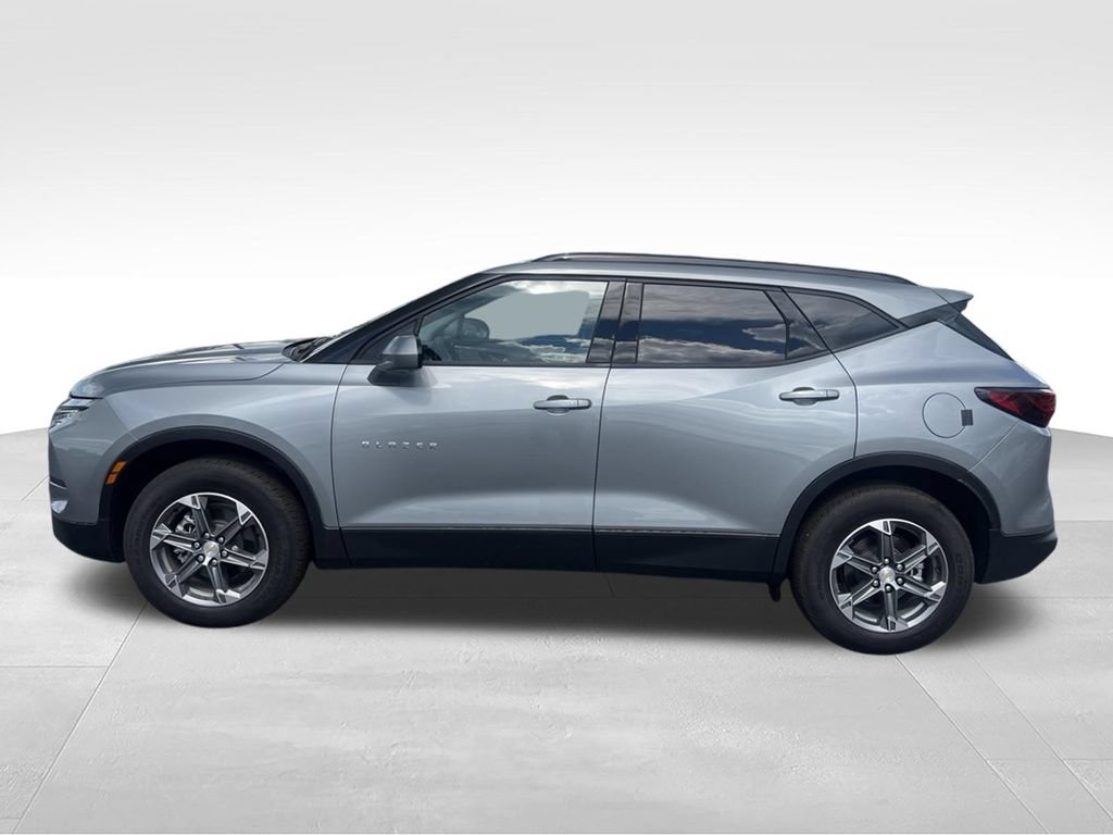 Used 2024 Chevrolet Blazer LT w/ Convenience Package FWD image 4