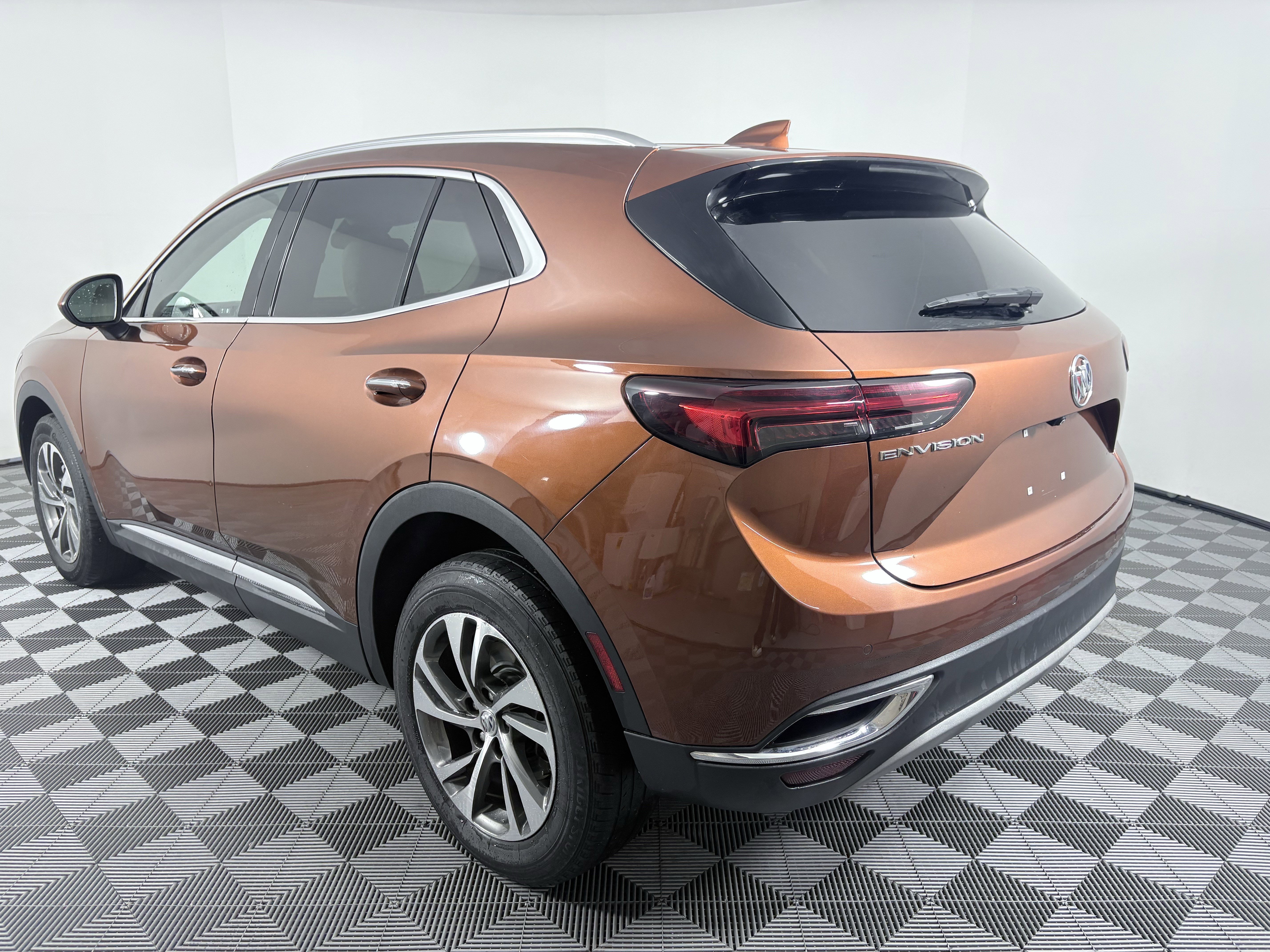 Used 2022 Buick Envision Essence w/ Technology Package I image 9