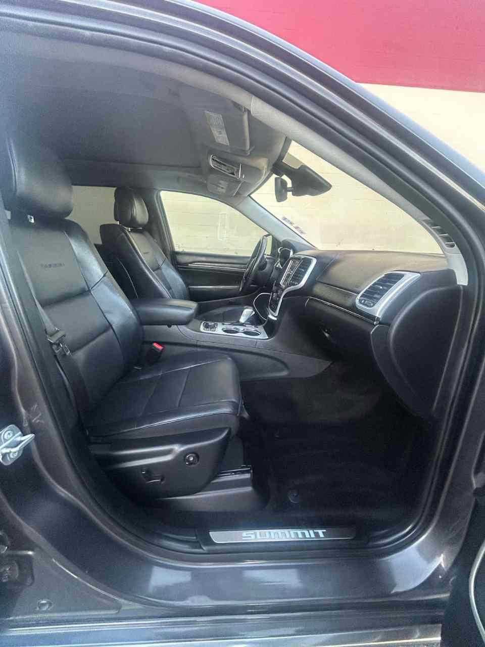 Used 2018 Jeep Grand Cherokee Summit w/ Platinum Series Group image 17