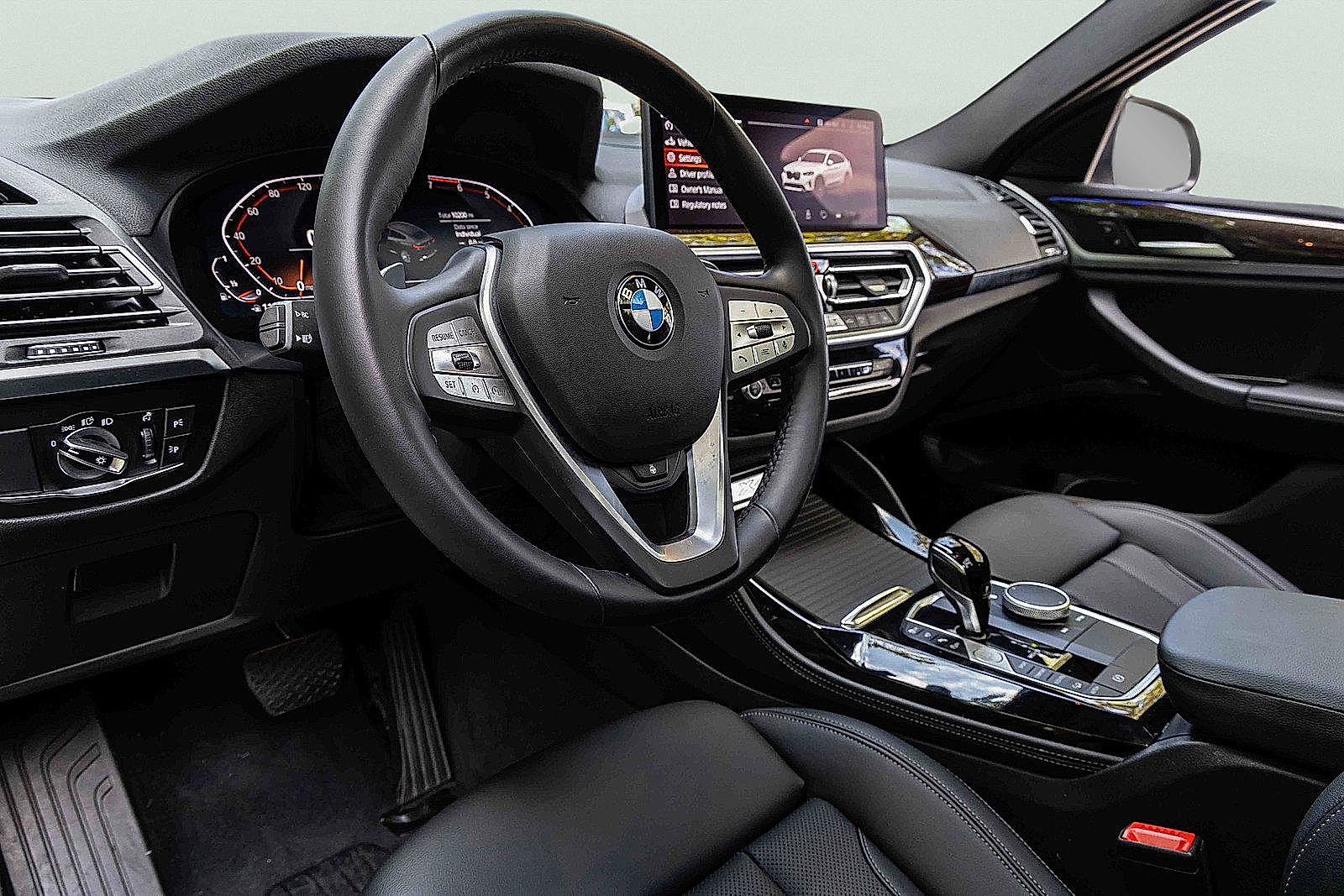 Used 2024 BMW X4 xDrive30i w/ Parking Assistance Package image 8