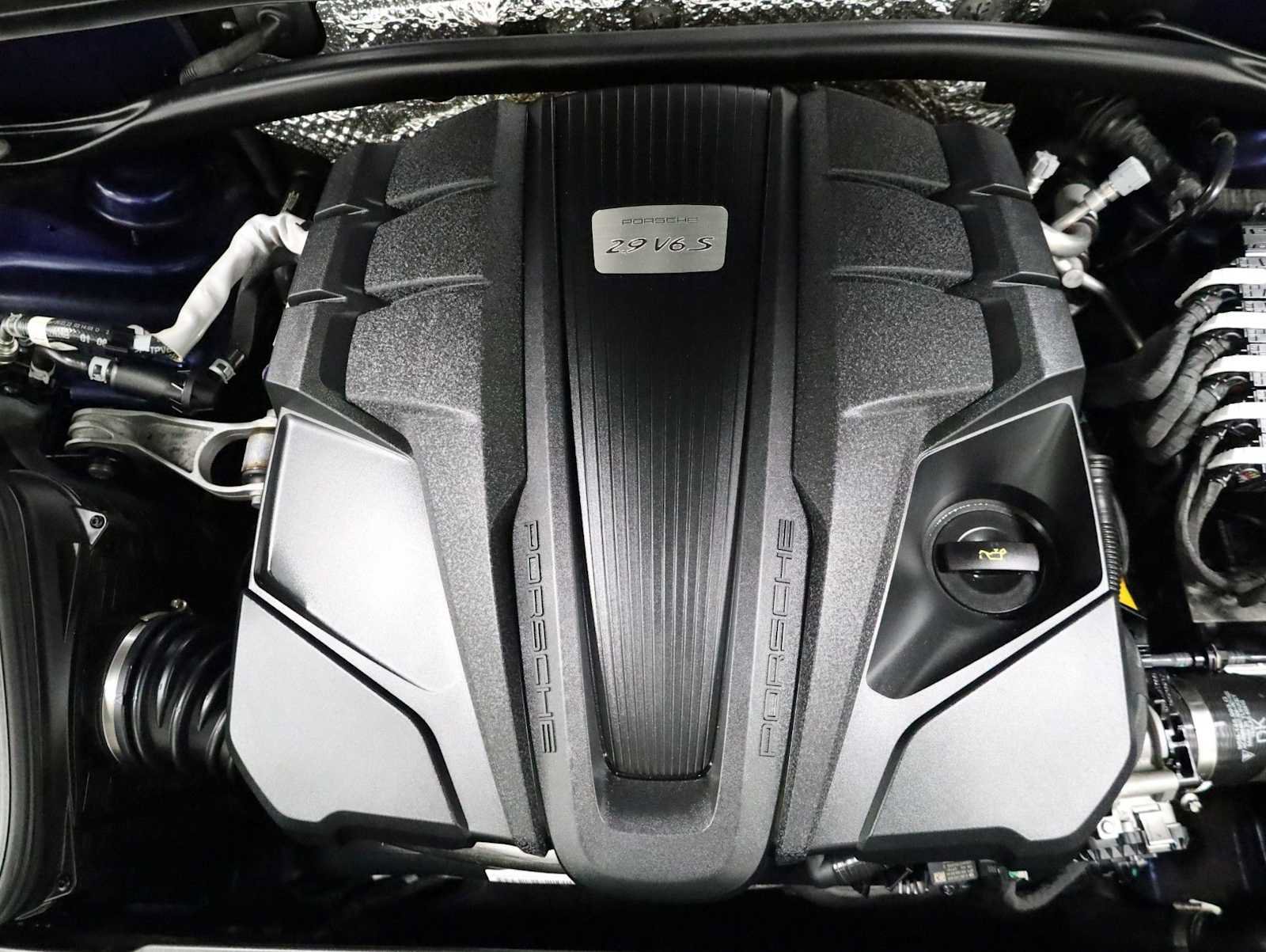 Certified 2023 Porsche Macan S AWD/4WD image 42