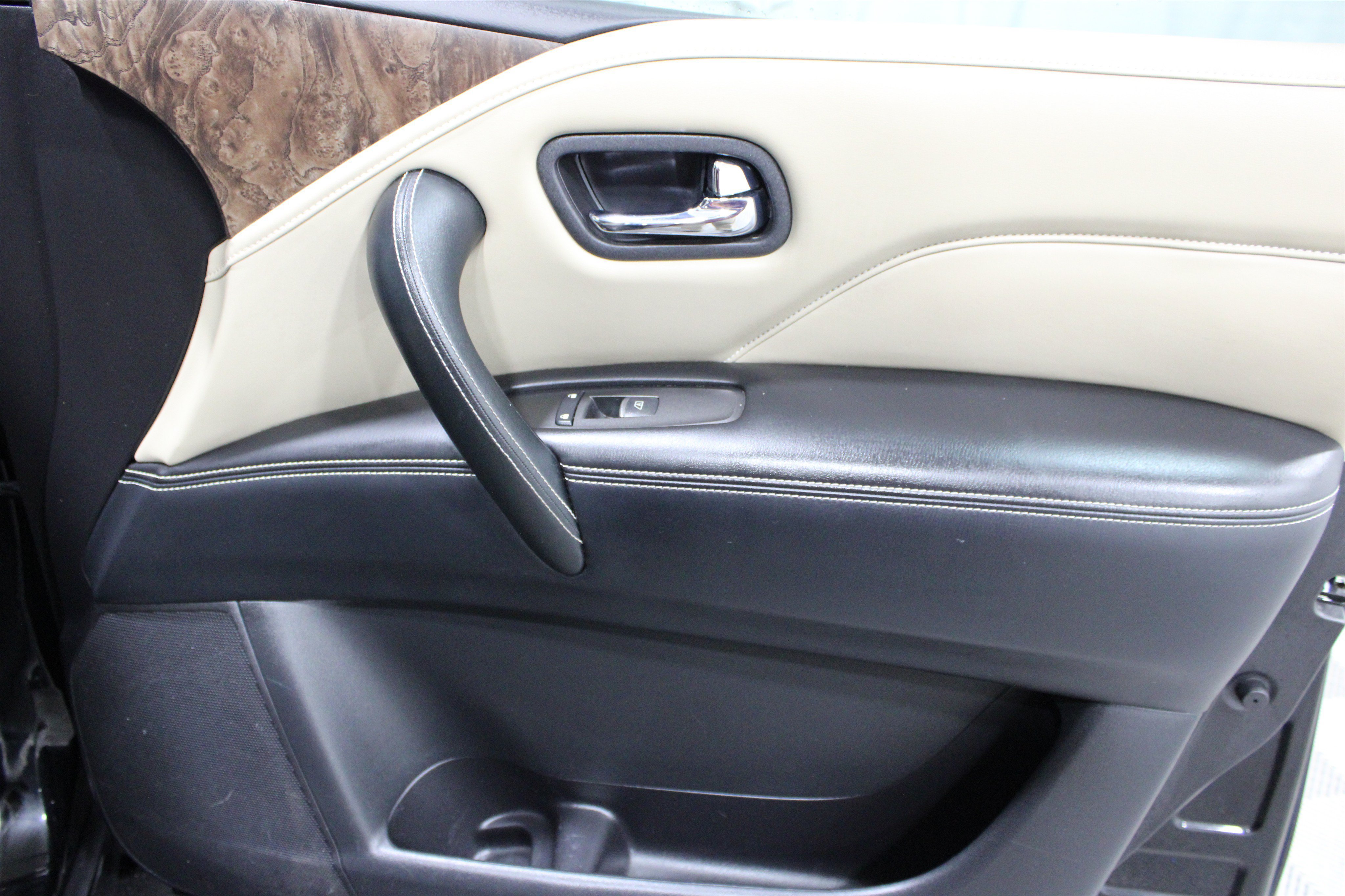 Used 2022 INFINITI QX80 Premium Select w/ All-Season Package RWD image 33