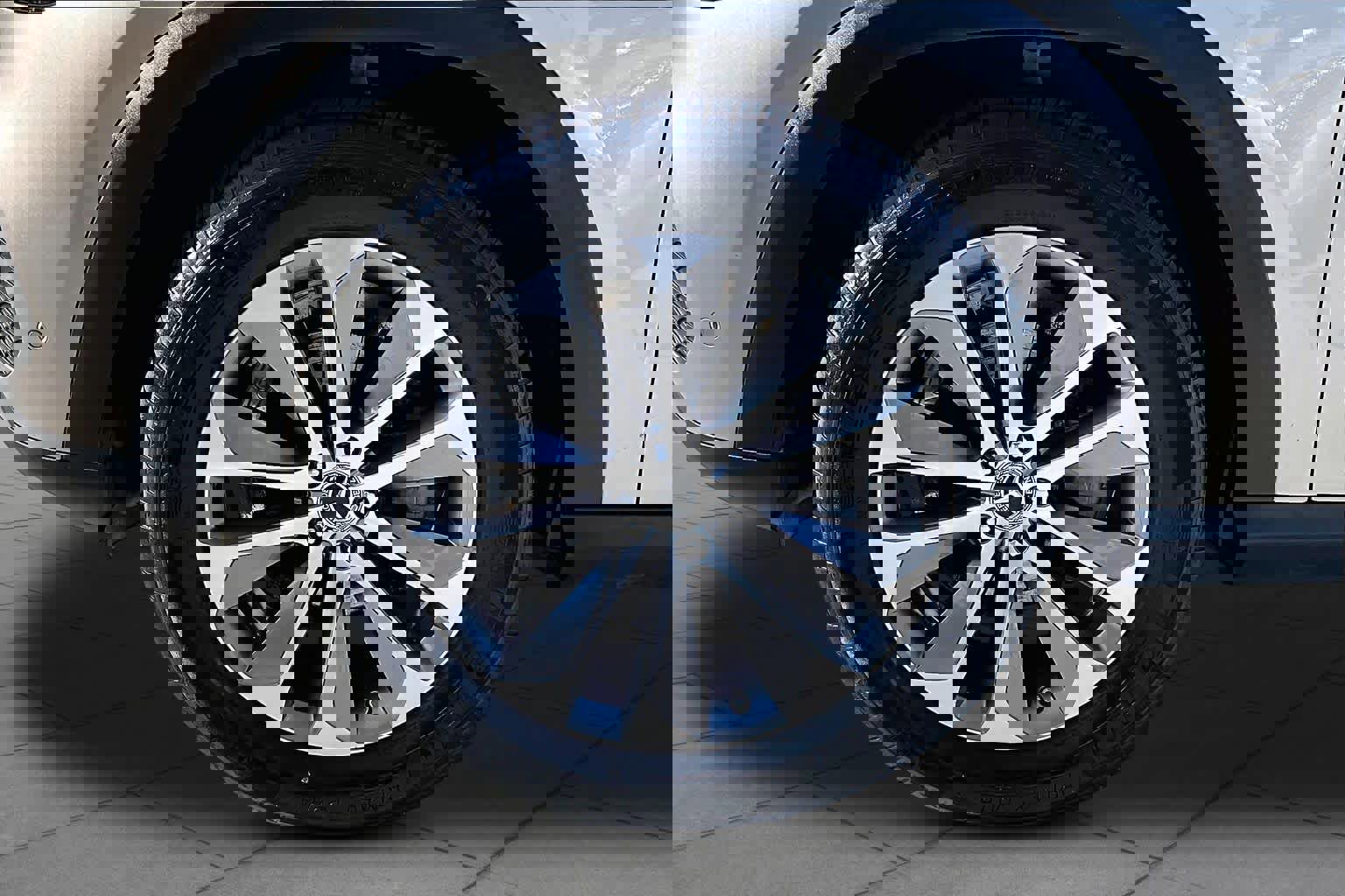 Used 2021 Mercedes-Benz GLE 350 4MATIC w/ Premium Package image 11