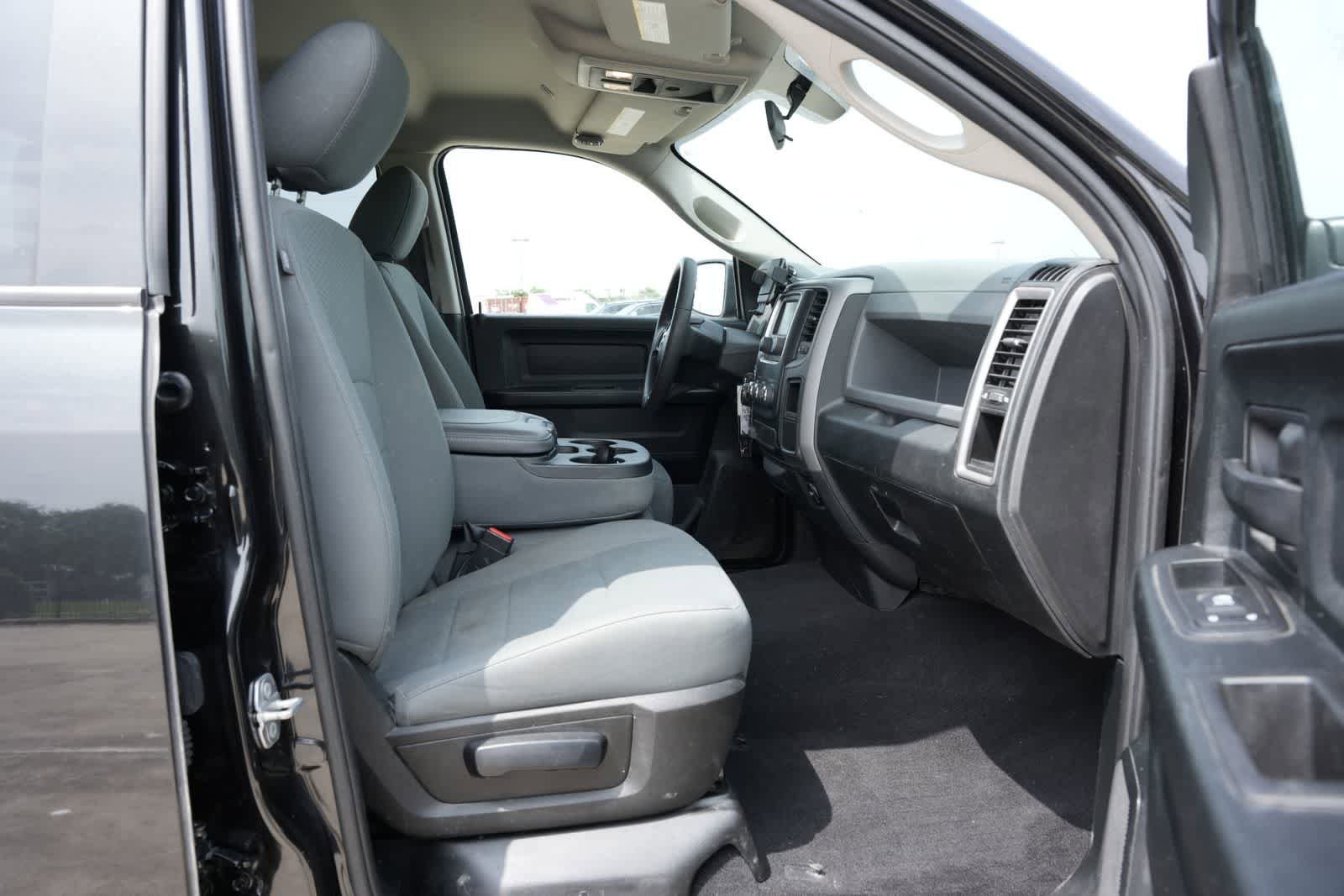 Used 2018 RAM 1500 Express w/ Black Ram 1500 Express Group AWD/4WD image 19