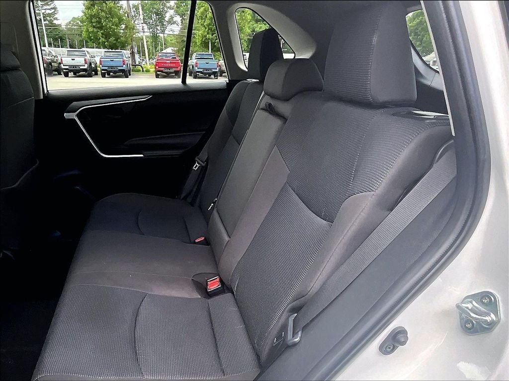 Used 2025 Toyota RAV4 LE AWD/4WD image 15