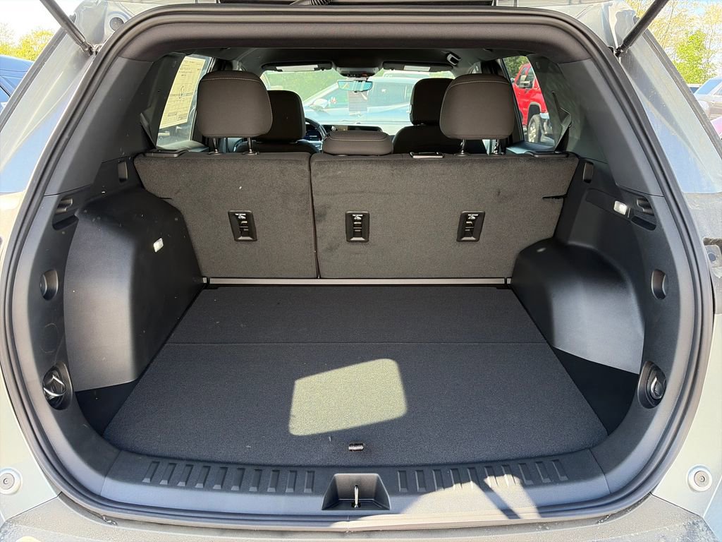 New 2026 Chevrolet Equinox LT w/ Safety and Technology Package FWD image 5