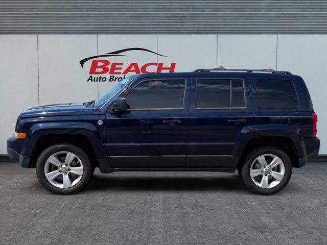 Used 2014 Jeep Patriot Latitude w/ Sun/Sound Group AWD/4WD image 9