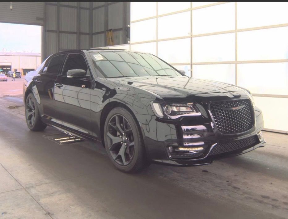 Used 2022 Chrysler 300 S RWD image 2