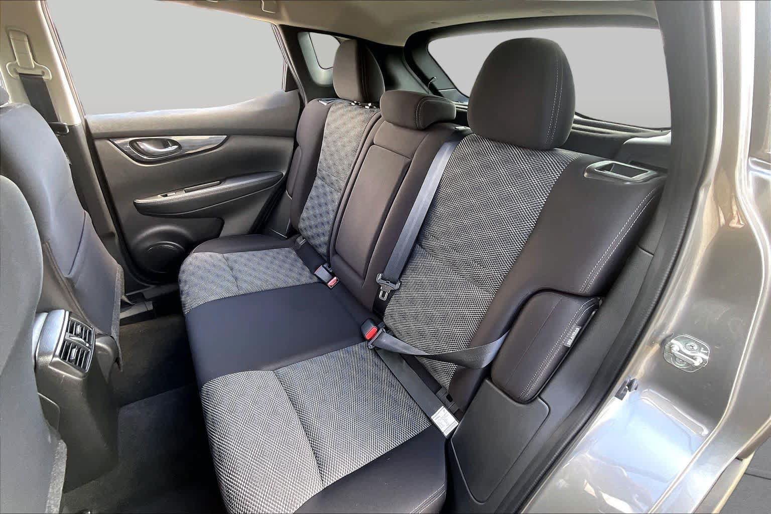 Used 2020 Nissan Rogue Sport SV FWD image 19