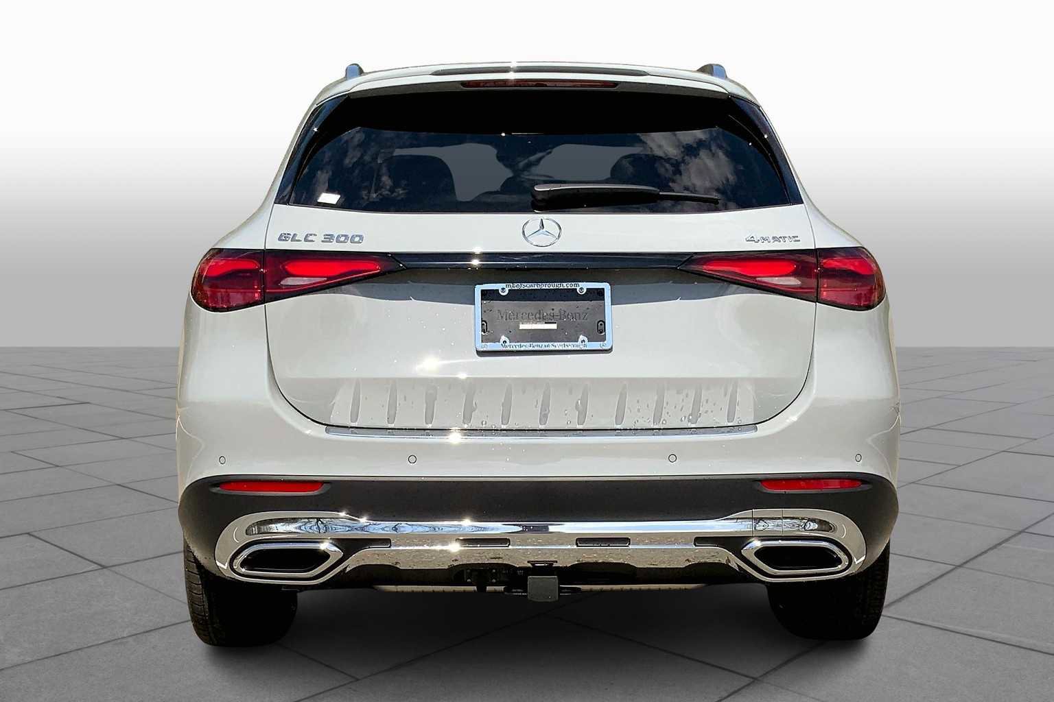 Used 2025 Mercedes-Benz GLC 300 4MATIC image 4