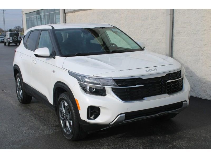 Used 2024 Kia Seltos LX image 2