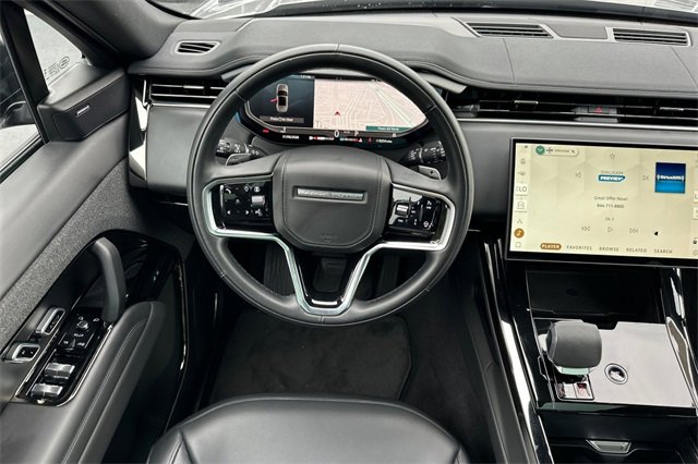 Used 2025 Land Rover Range Rover Sport SE image 13