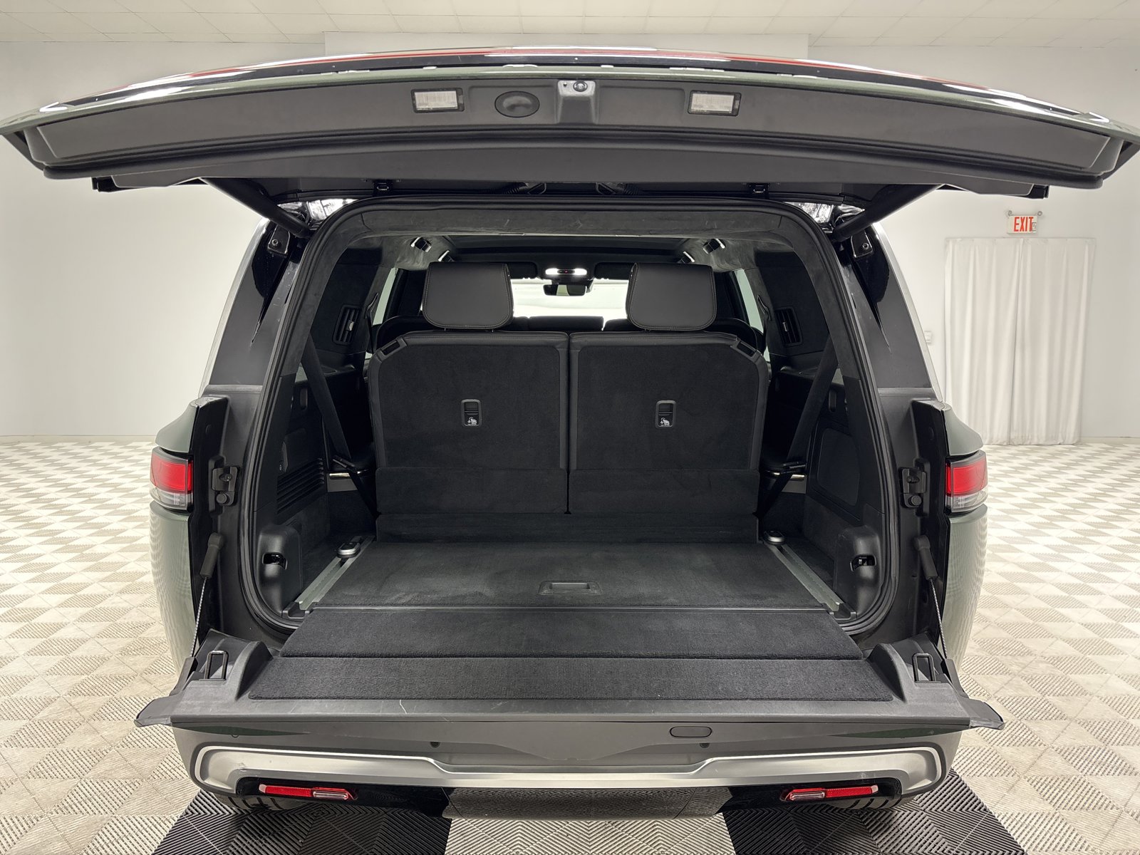 Used 2023 Rivian R1S Adventure AWD/4WD image 15