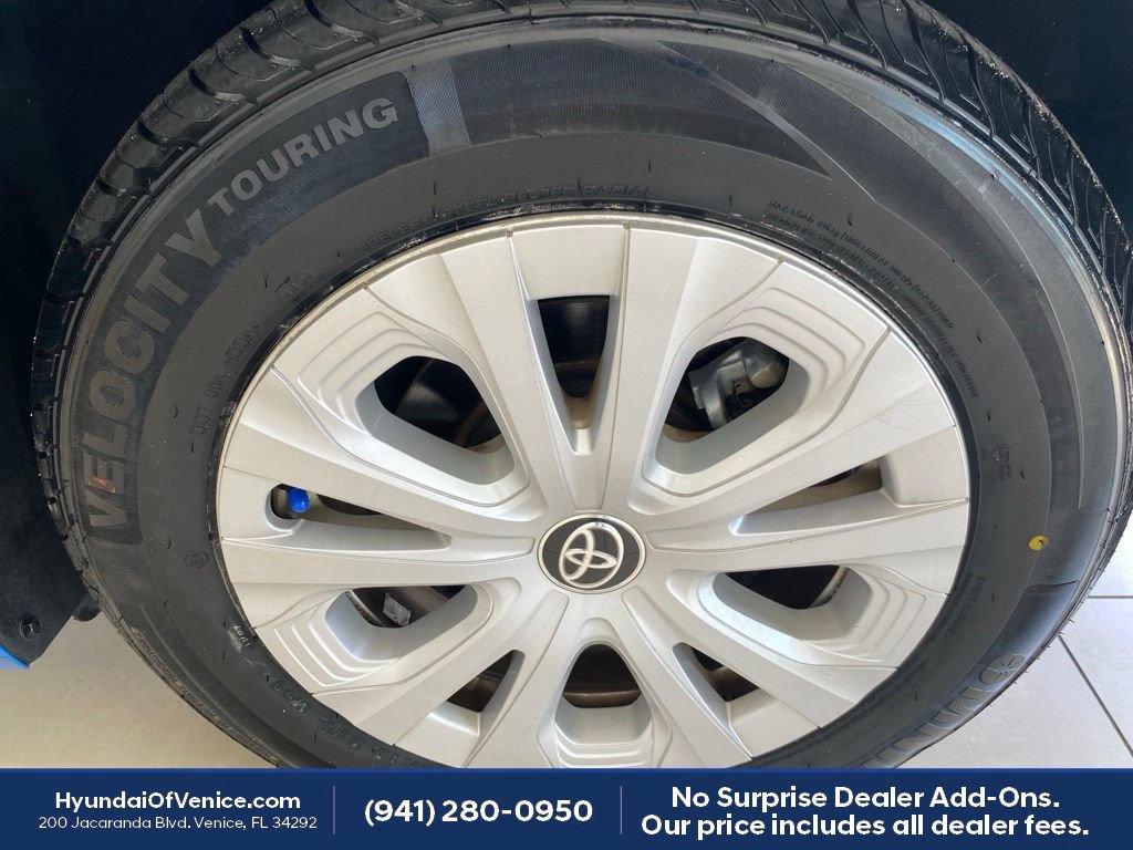 Used 2022 Toyota Prius LE FWD image 39