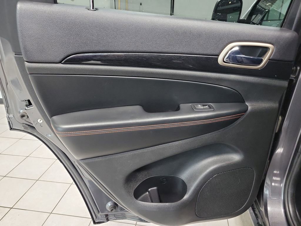 Used 2016 Jeep Grand Cherokee Laredo 75th Anniversary image 29