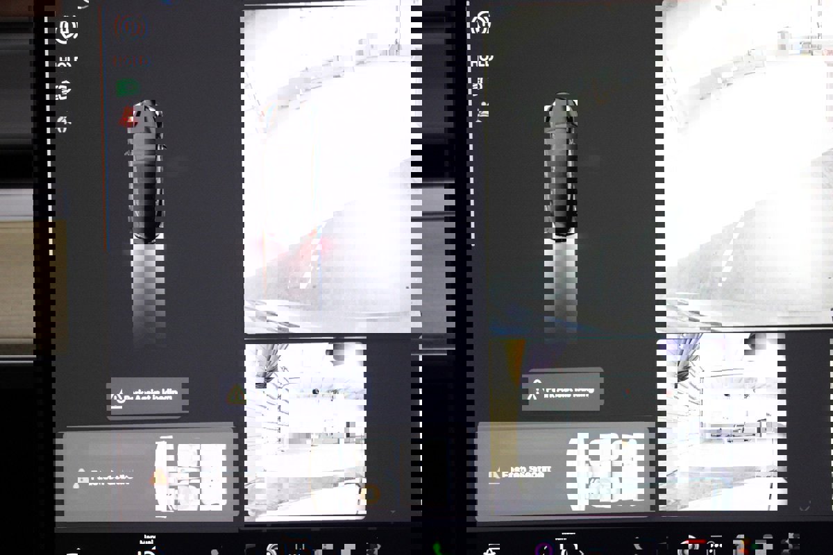 Used 2023 Tesla Model 3 Standard Range image 22