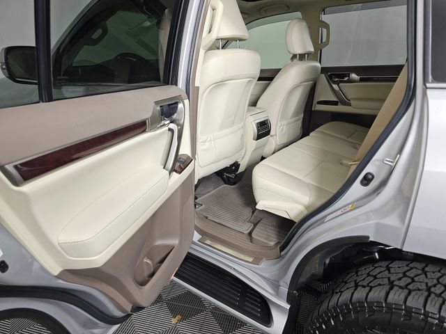 Used 2018 Lexus GX 460 Premium w/ Premium Package AWD/4WD image 18