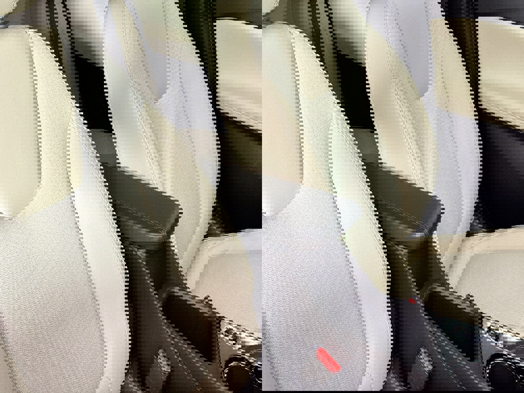 Used 2021 Buick Encore GX Select image 34