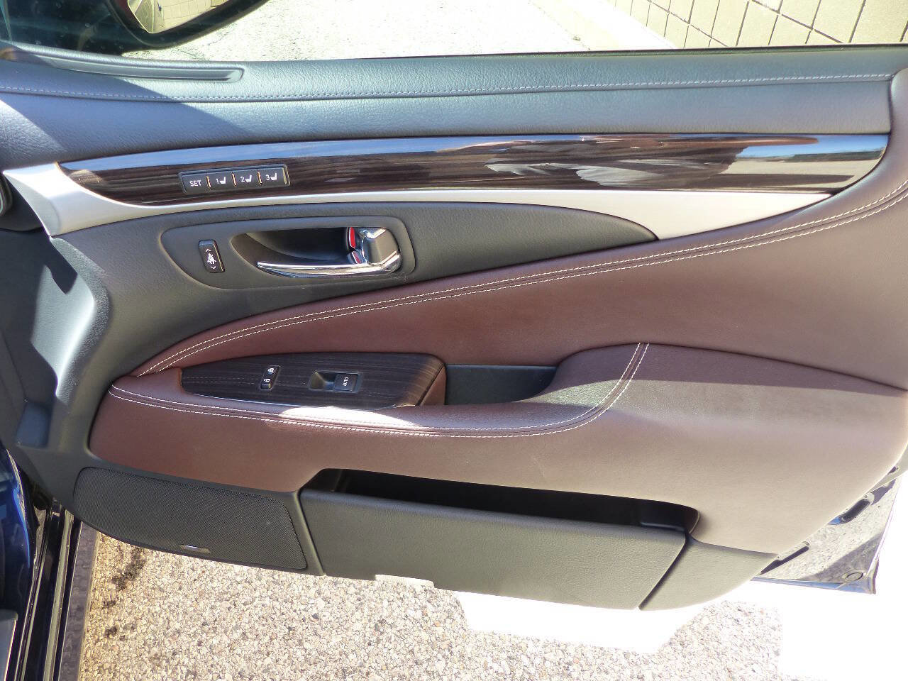 Used 2017 Lexus LS 460 AWD image 28