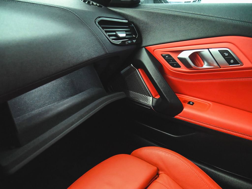 Used 2024 BMW Z4 sDrive30i w/ Shadowloine Package image 19