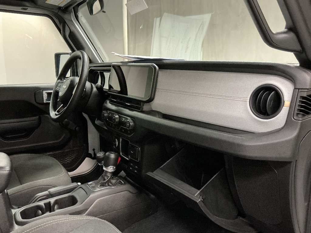 Used 2024 Jeep Gladiator Sport AWD/4WD image 33