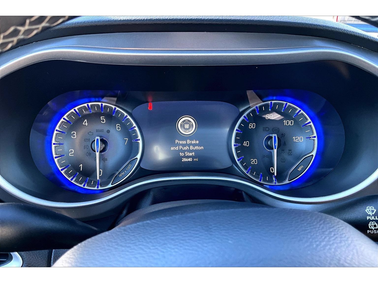Used 2026 Chrysler Pacifica Select FWD image 12