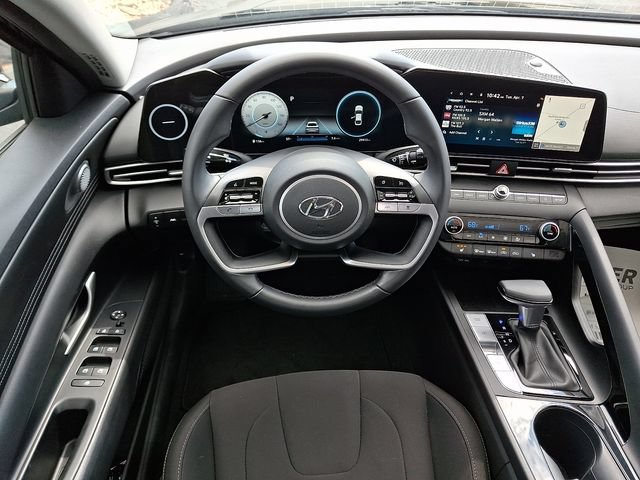 Used 2023 Hyundai Elantra SEL w/ Convenience Package FWD image 11