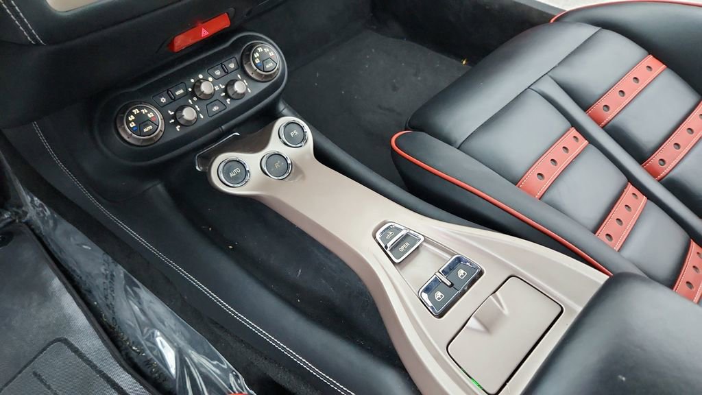 Used 2014 Ferrari California image 27