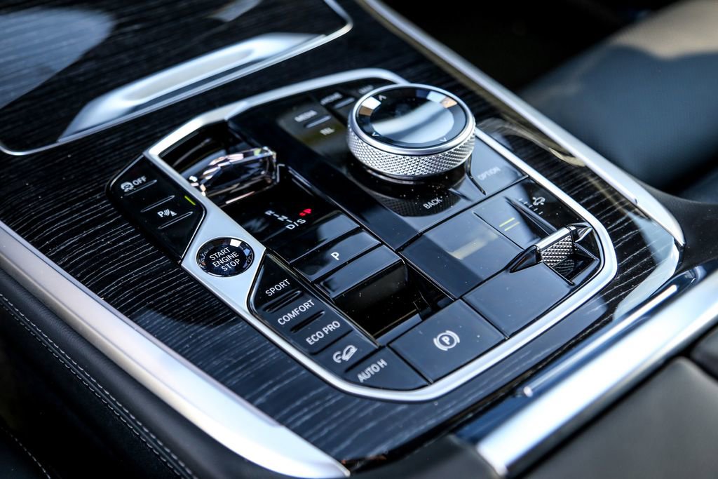 New 2026 BMW X7 M60i image 15