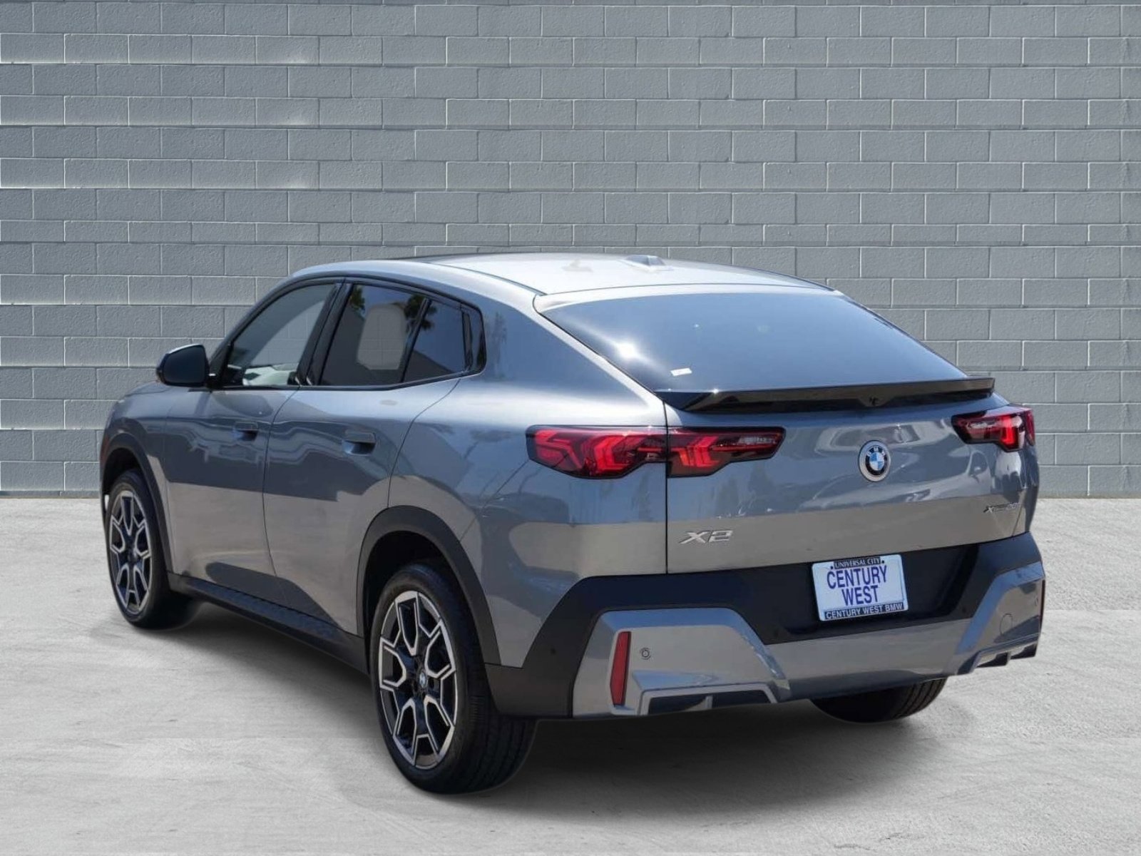 Used 2026 BMW X2 xDrive28i image 3