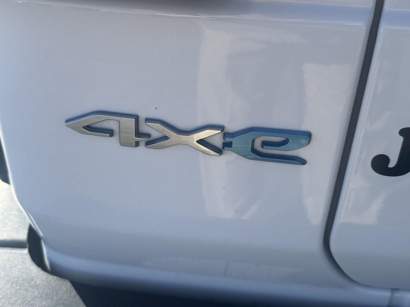 Used 2024 Jeep Wrangler Unlimited Sahara AWD/4WD image 9