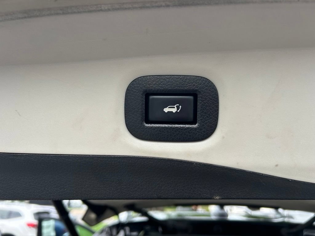Used 2017 Nissan Rogue SV AWD/4WD image 17