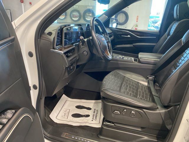 Used 2023 Cadillac Escalade ESV Premium Luxury Platinum AWD/4WD image 31
