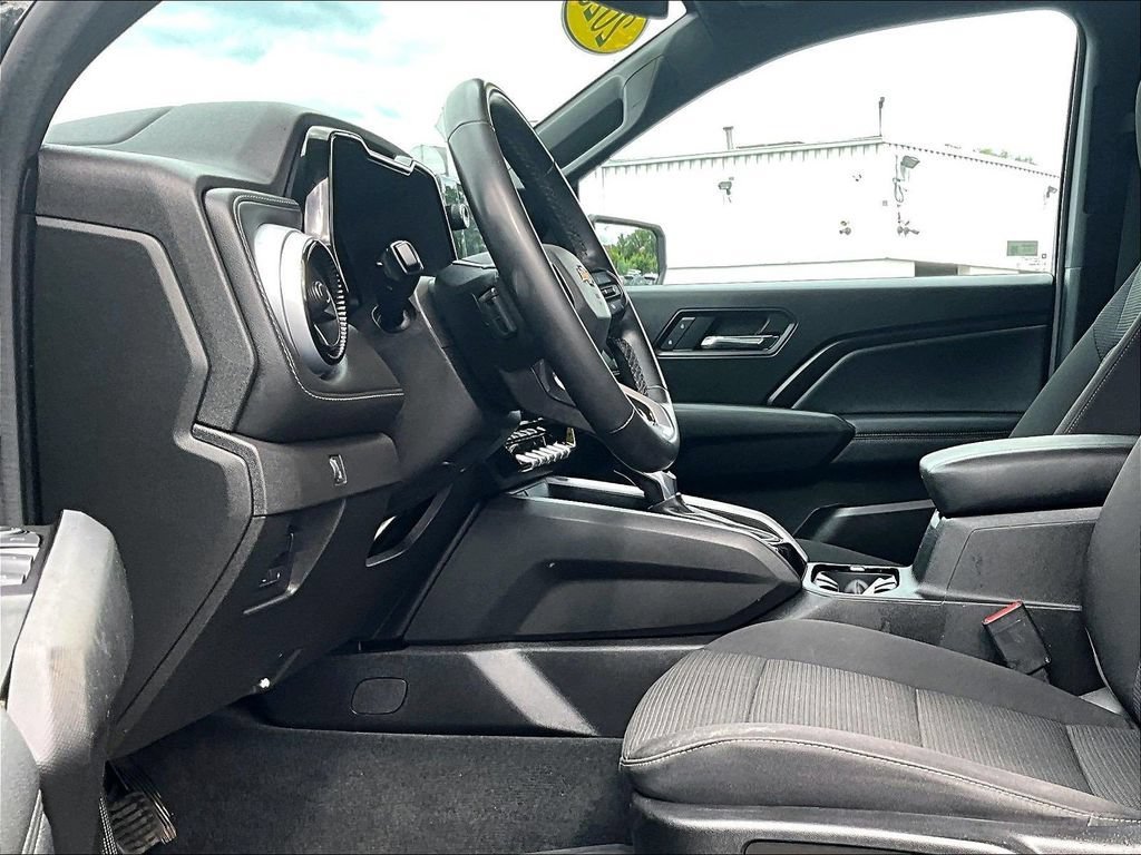 Used 2023 Chevrolet Colorado LT w/ LT Convenience Package II AWD/4WD image 8