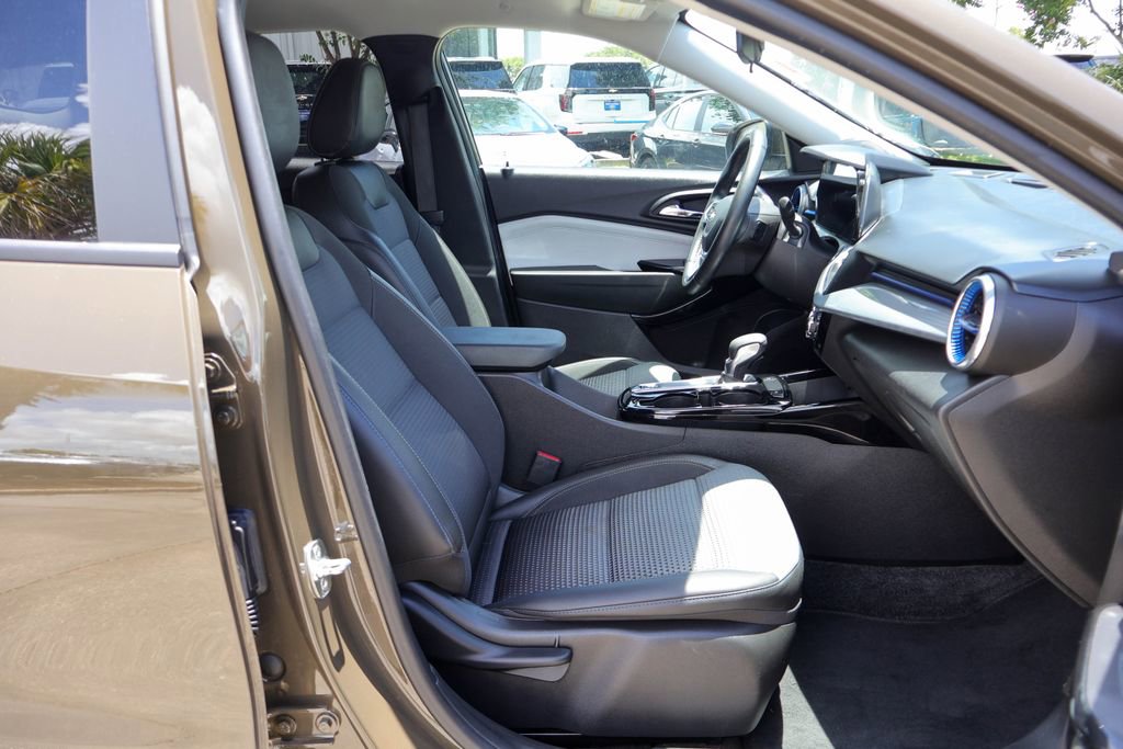 Used 2024 Chevrolet Trax LT w/ Driver Confidence Package FWD image 9