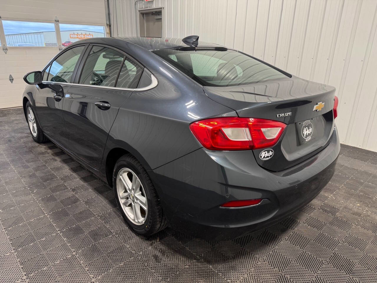 Used 2017 Chevrolet Cruze LT w/ Convenience Package FWD image 4
