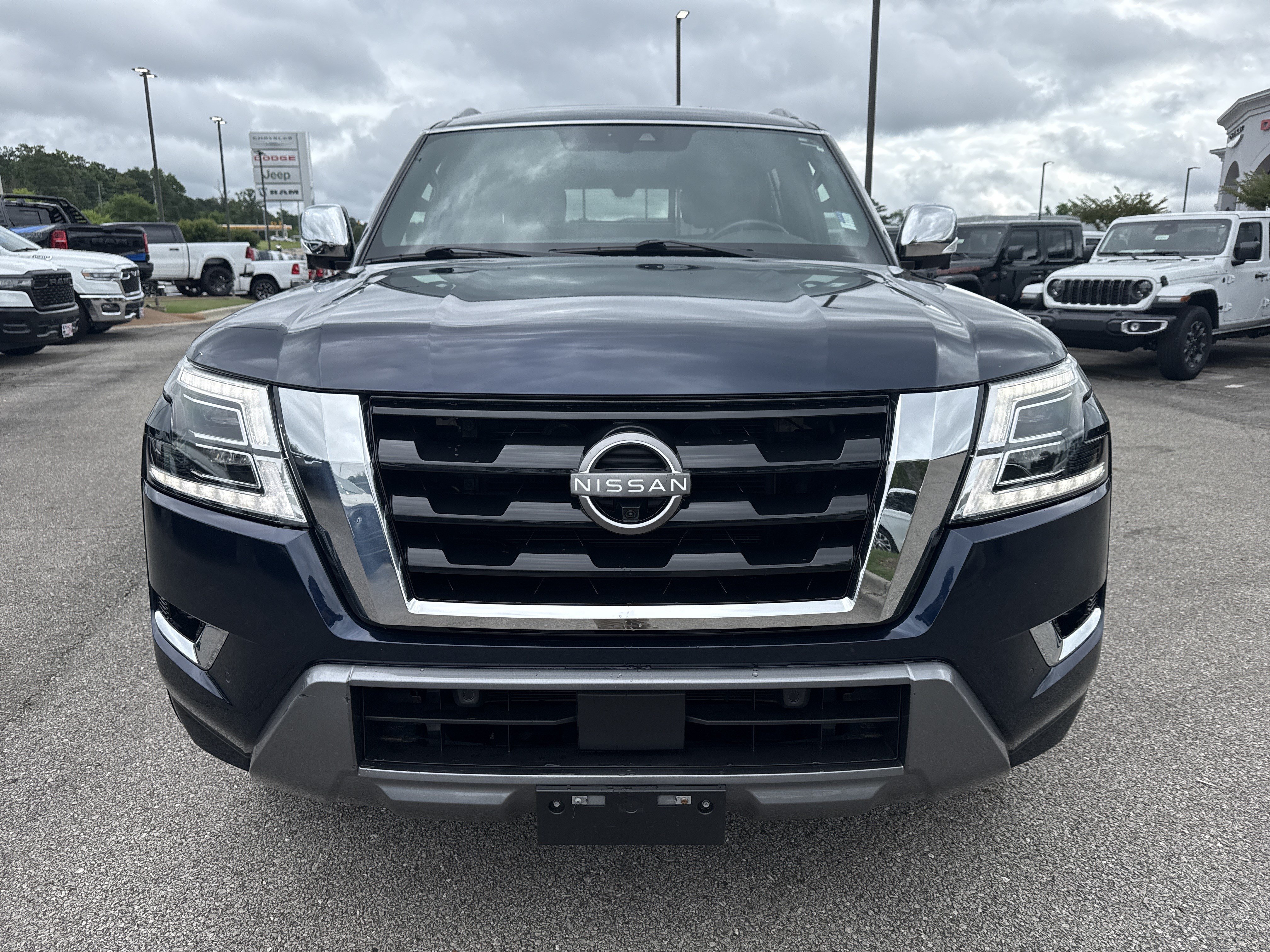 Used 2023 Nissan Armada Platinum w/ Captain's Chairs Package AWD/4WD image 2